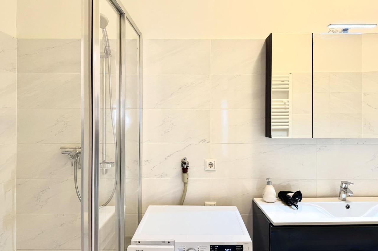 Spacious Penthouse In Favoriten Appartement