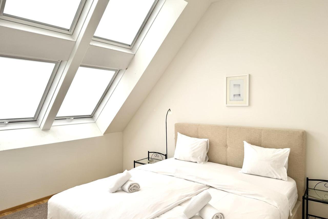 Spacious Penthouse In Favoriten Appartement